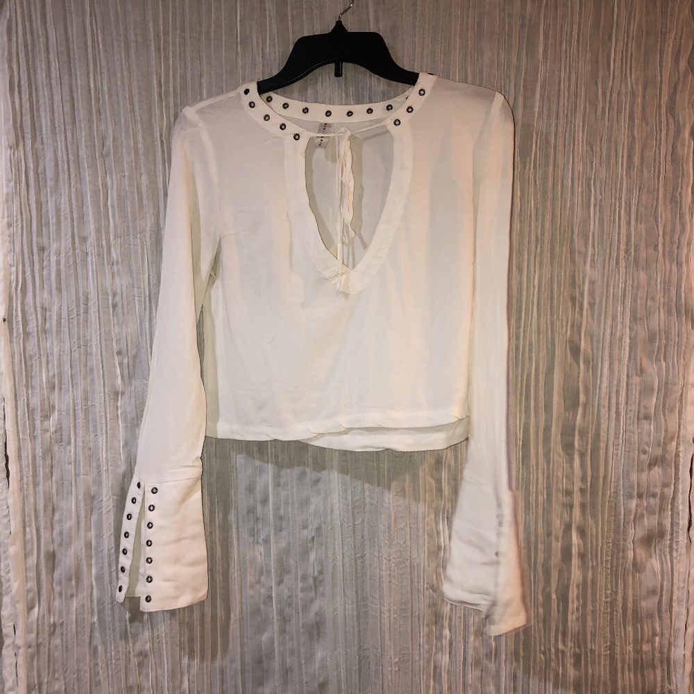 White long sleeve crop top